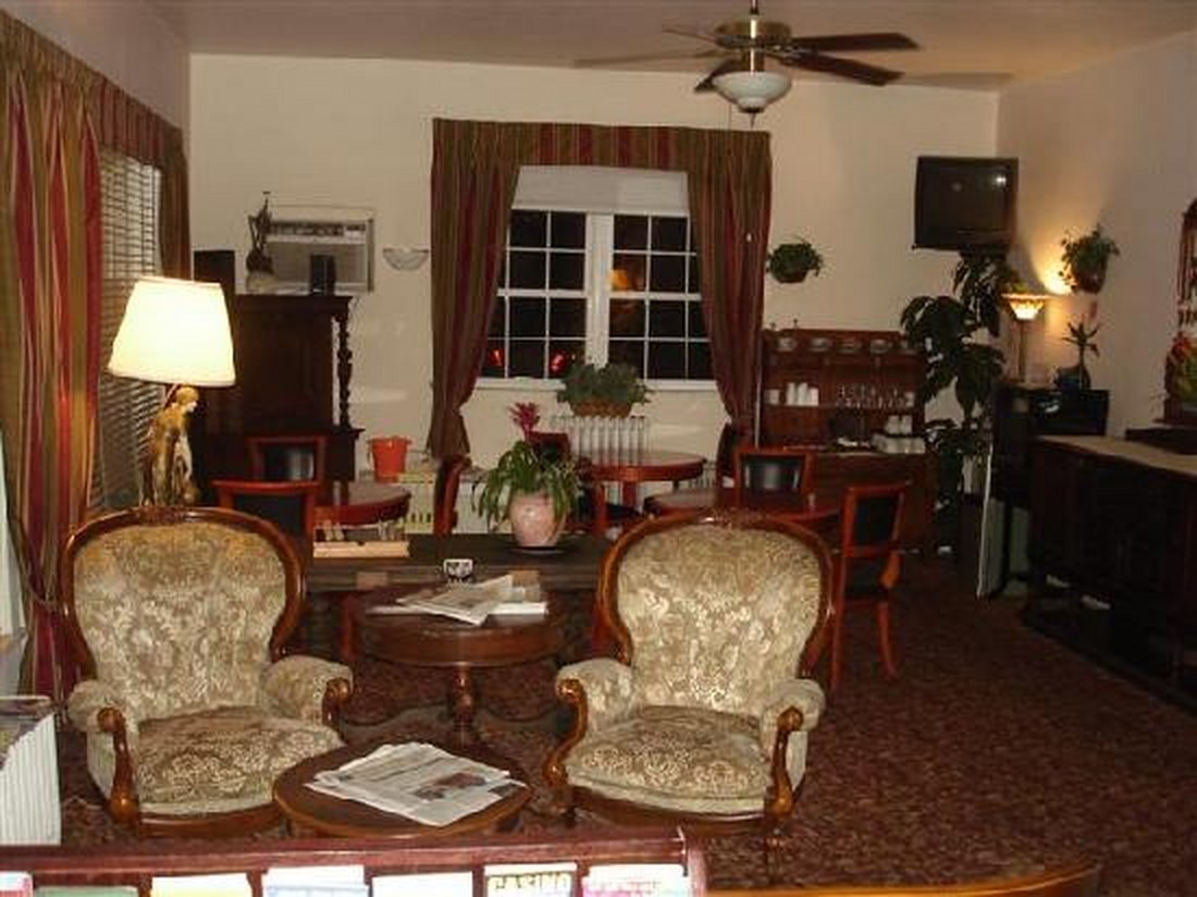Parlor and breakfast area at The Inn On Third