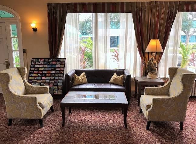 The welcoming lobby sitting area inside The Inn On Third